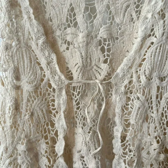 Vintage Lace Cream Crochet Vest - Picture 2 of 4